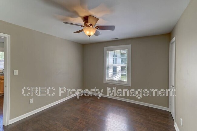 Building Photo - 2401 Eagle Dr