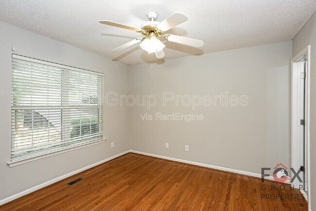 Building Photo - 184 Brook Creek Dr