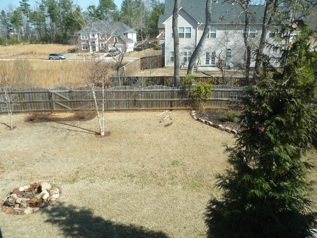 Building Photo - Executive Home!