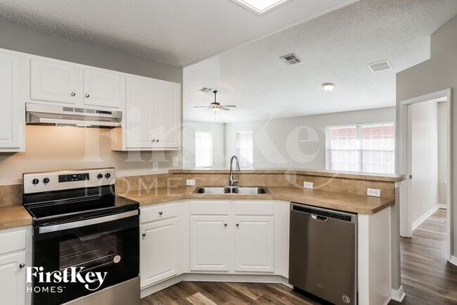 Building Photo - 7341 Ironside Dr N