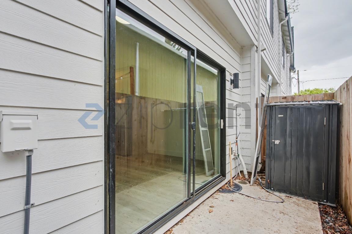 Building Photo - 1209 N Winchell St