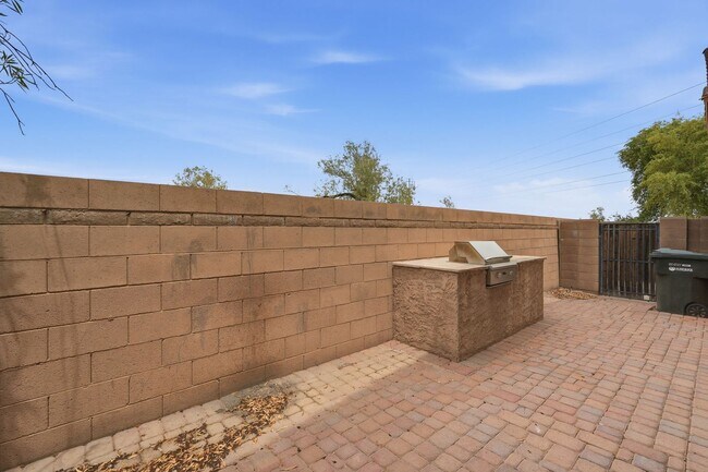 Building Photo - 4728 W Carson Rd