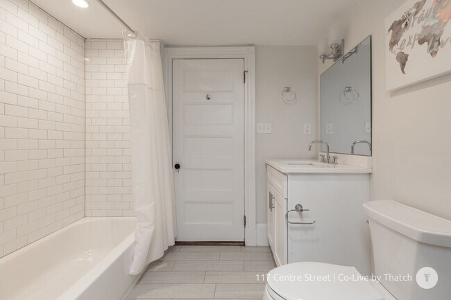 Building Photo - Convenient Location, In-Unit Washer and Dryer, Central Heat/AC, Eat-in Kitchen, Parking for Rent