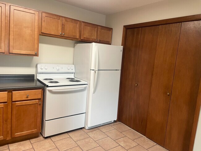 Building Photo - 425 8th Ave NE