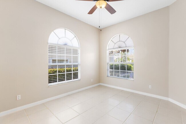 Building Photo - ** ISLAND WALK ** 3 BED + DEN / 2.5 BATH -...