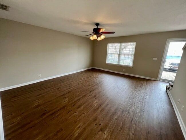 Building Photo - *END UNIT* 2 Bed, 2.5 Bath Townhome in The Cottages at Indian Park