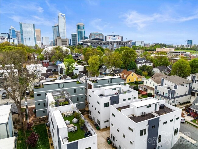 Building Photo - 1004 Greenleaf Ave