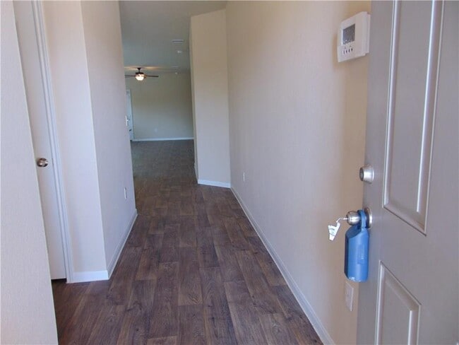 Building Photo - 305 Cibolo Creek Dr