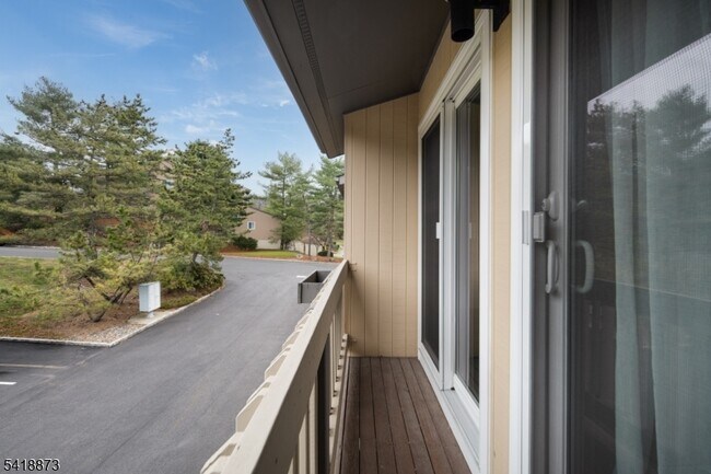 Building Photo - 11 Colton Cir