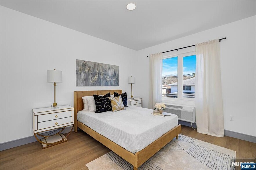 Building Photo - 1435 10th St