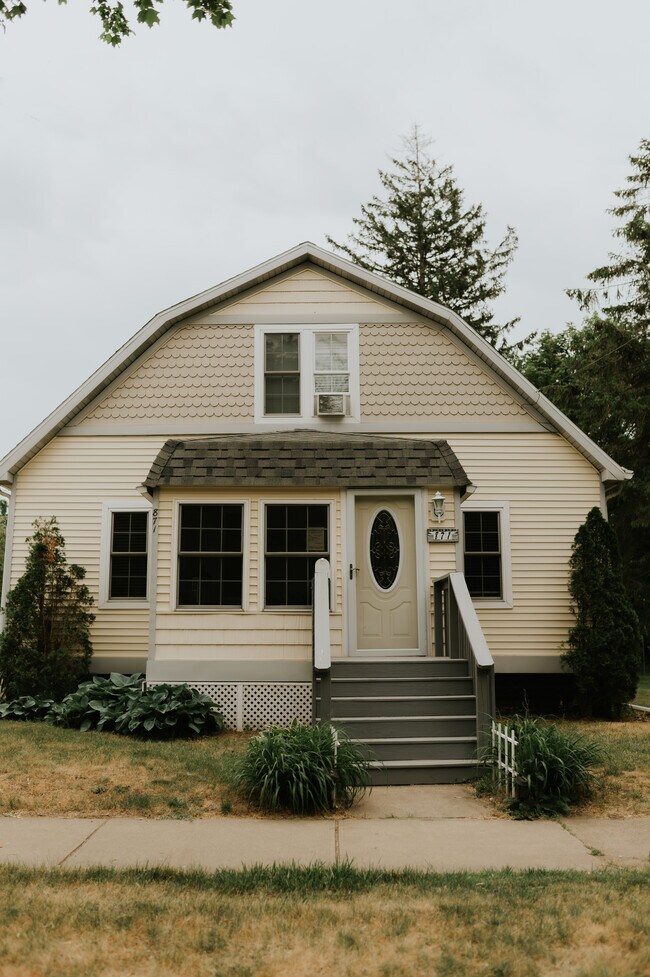 Primary Photo - 871 St Joseph St