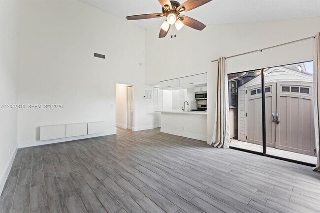 Building Photo - 2025 SW 82nd Ave