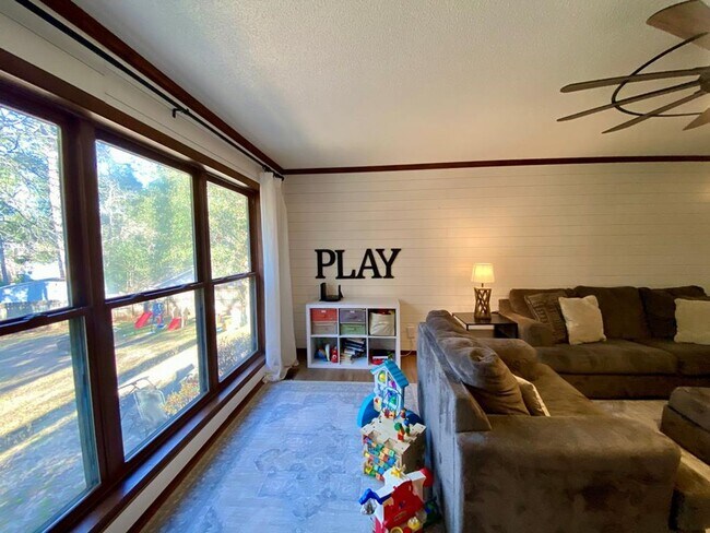 Building Photo - 2112 Westfield Dr