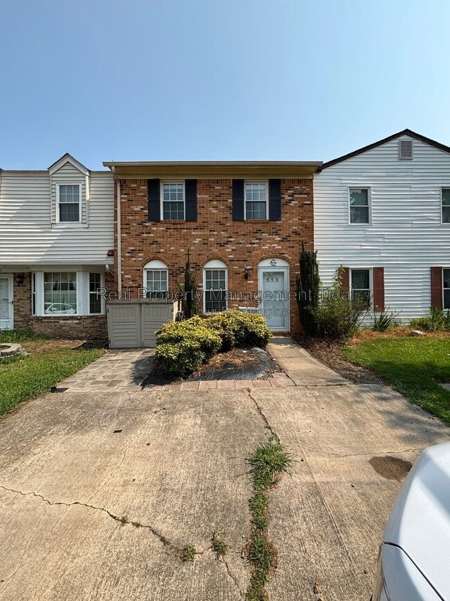 Building Photo - 639 Biltmore Dr