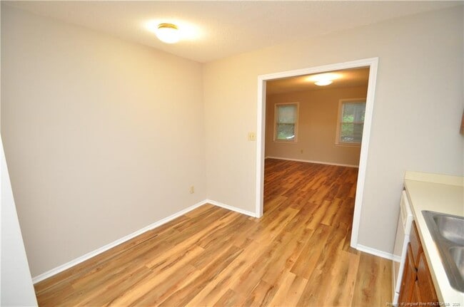 Building Photo - 3901 Lexington Dr