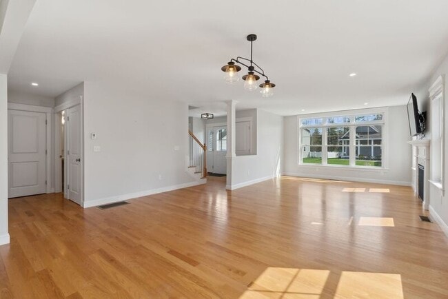 Building Photo - 2 Lodge Dr