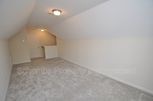 Building Photo - 84 Fairview St