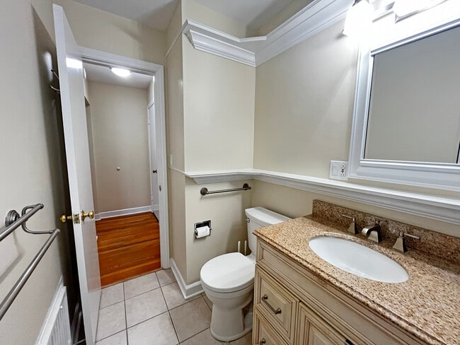 Building Photo - 4 S June Terrace