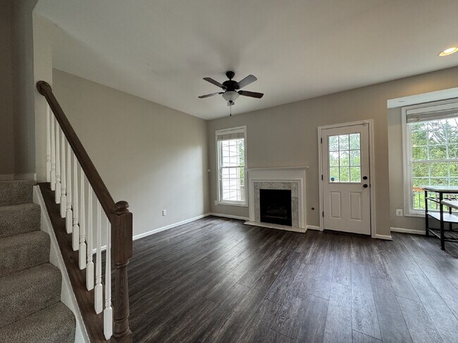 Building Photo - Your Exquisite Herndon Sanctuary Awaits