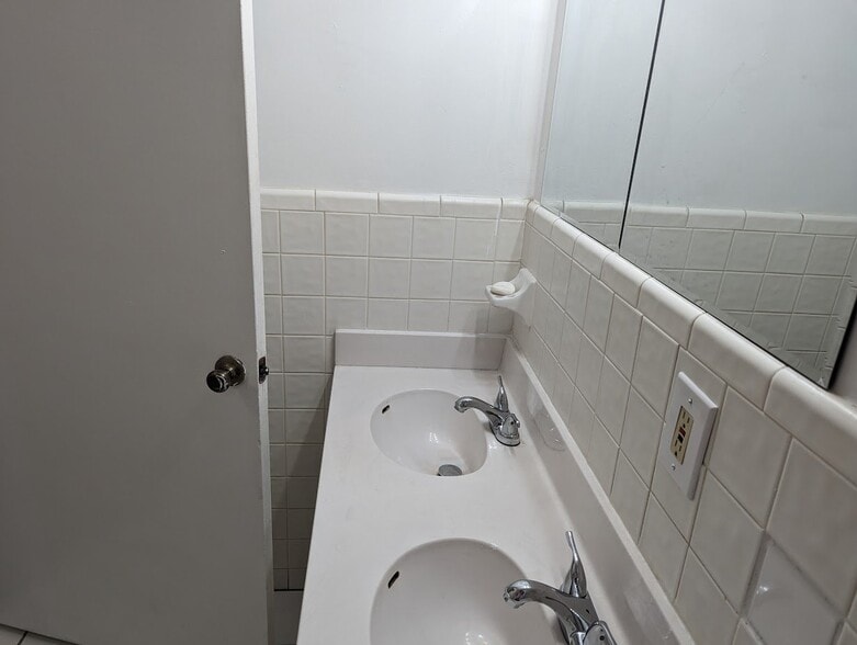 Building Photo - 3600 SW 23rd St