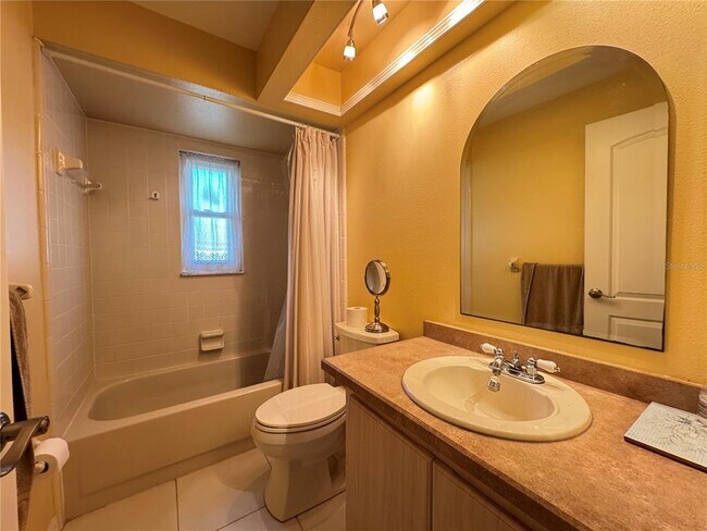 Building Photo - 1330 Sunset Ct