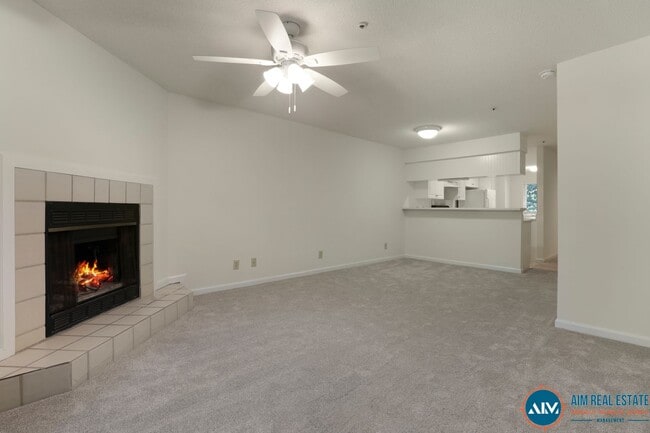 Building Photo - Updated Wyndemere Condo at Yacht Cove – Fr...