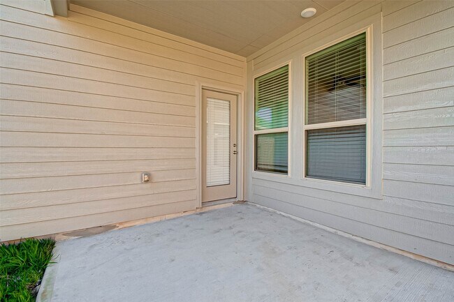Building Photo - 8011 Colony Chase Ct