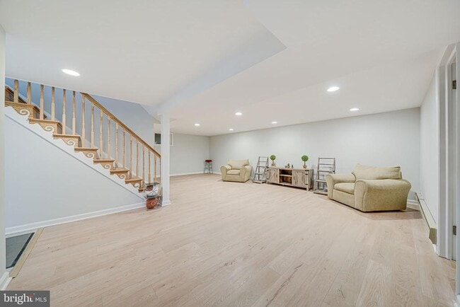 Building Photo - 6812 Beechview Dr