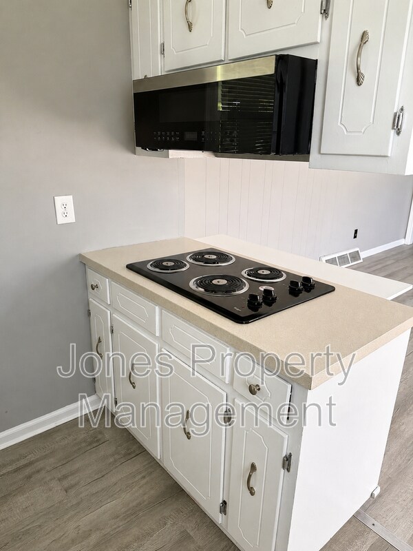 Building Photo - 152 Leonard Dr
