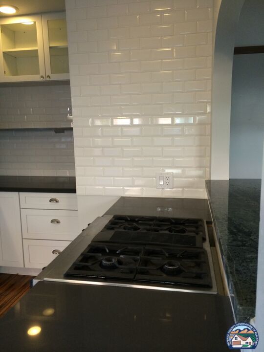 Building Photo - 1075 Hayes Ave