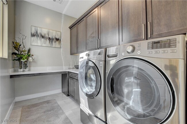 Building Photo - 6300 Clovis Point St