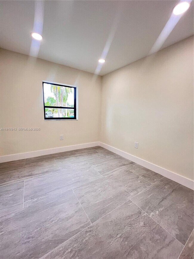 Building Photo - 161 SW 52nd Ct