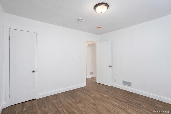 Building Photo - 18261 Brentwood St
