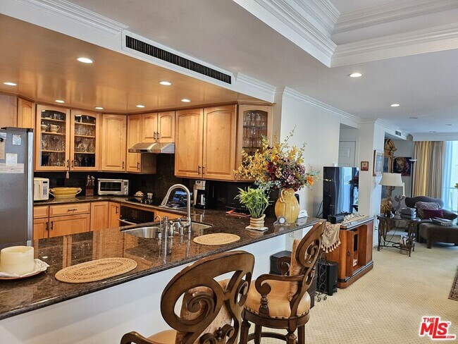 Building Photo - 2160 Century Pk E