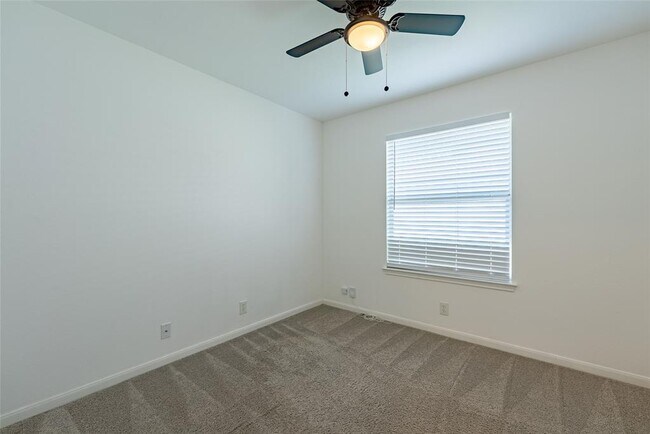 Building Photo - 906 Moon Glow Dr