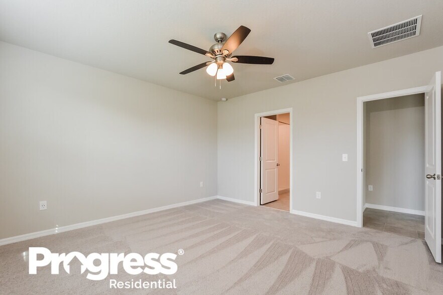 Building Photo - 1026 Oak Vly Dr