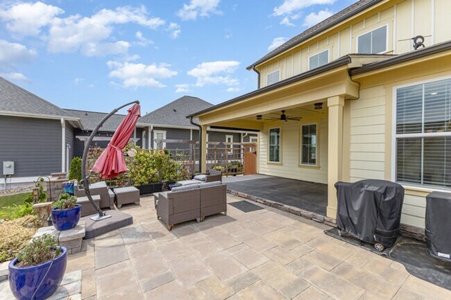 Building Photo - Exclusively Offered by Muse Realty Rentals...