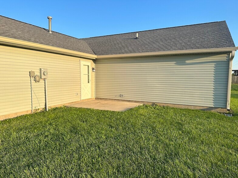 Building Photo - 1128 Sourgum Lane