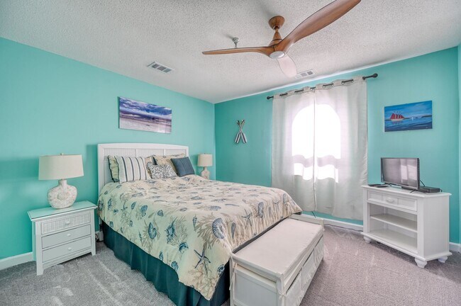 Building Photo - PRICE JUST REDUCED! FURNISHED OFF-SEASON M...
