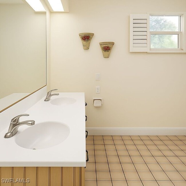 Building Photo - 2662 Riverview Dr