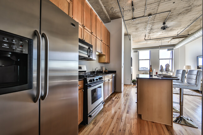 Kitchen with Stainless Steel Appliances - 758 N Larrabee St