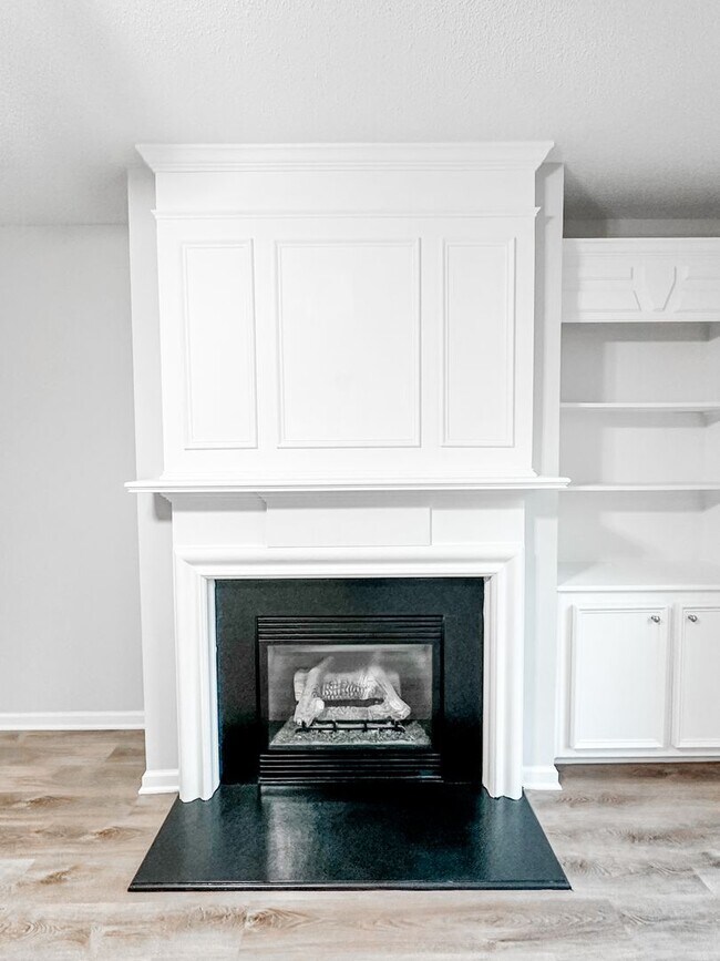 Building Photo - Large townhome in great Canton location