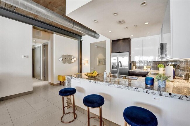 Building Photo - 110 SE 2nd St