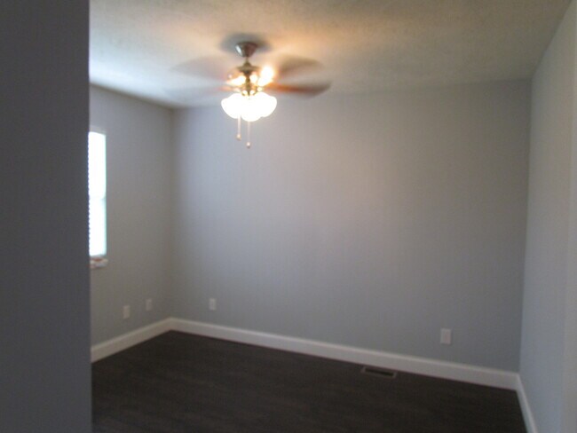 Building Photo - Available August 7th!! Laquey Schools!