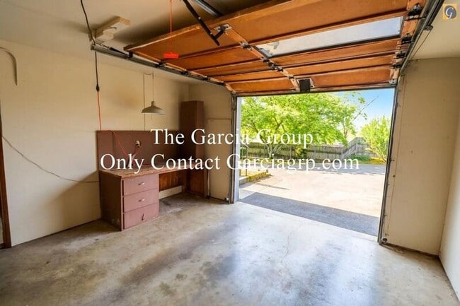 Building Photo - 15205 SW 119th Ave