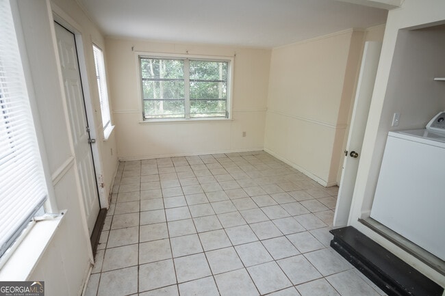 Building Photo - 175 Habersham Way