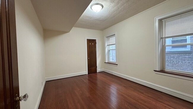 Building Photo - 5530 N Artesian Ave