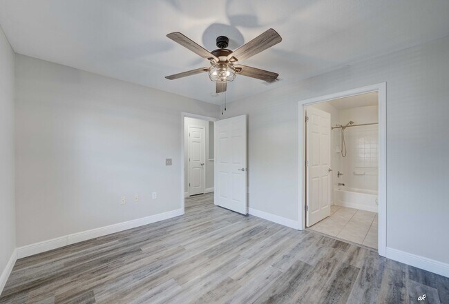 Building Photo - 7211 Quail Hollow Dr
