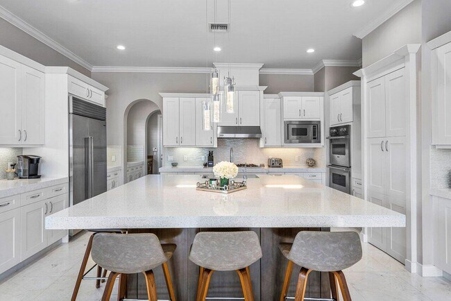 Building Photo - 17511 Cadena Dr