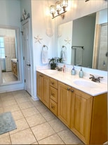 Building Photo - 102 Creeks Edge Dr